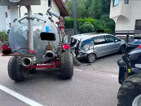 Gülleanhänger löste sich vom Traktor
