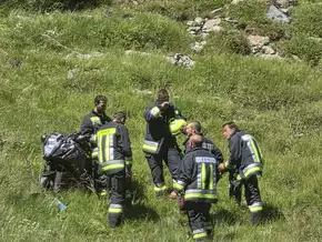 Auf dem Weg zum Penser Joch: Motorrad stürzt Hang hinunter