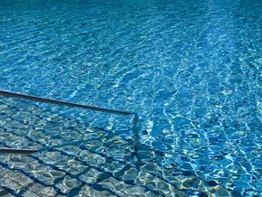 Unglück an der Adria: Vierjährige tot im Pool gefunden – Fragen zur Sicherheit