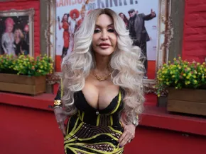 Dolly Buster bei Dreh für TV-Show kurz medizinisch versorgt