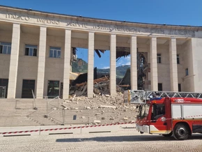 Teil des Gerichtsgebäudes in Bozen stürzt ein