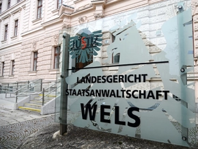 Wegen Mordversuchs angeklagter Raser in Wels vor Gericht