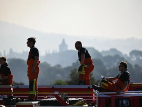 Feuerwehr bekämpft mehrere Waldbrände in Südfrankreich
