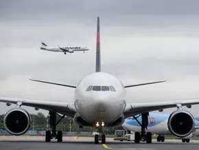 EU will Emissionshandel für manche Flüge außerhalb Europas