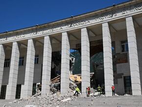 Gerichtsgebäude: Corrarati spricht Betroffenen Solidarität aus