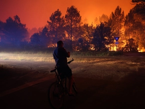 10.000 Touristen bei Waldbrand in Frankreich evakuiert