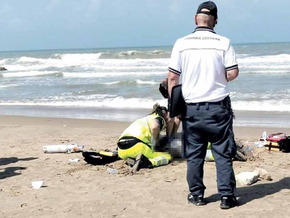 Vater rettet Söhne aus dem Meer und stirbt selbst