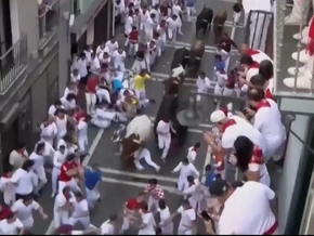 Pamplona: Wieder mehrere Verletzte bei Stierhatz – VIDEO