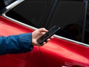 Im Mietwagen hinterlassen Sie oft Daten – so löschen Sie sie