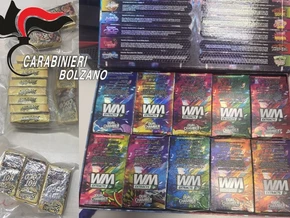Carabinieri beschlagnahmen Haschisch und Vaporizer
