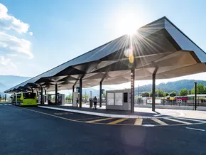Bahnhöfe als Mobilitätsdrehscheiben: Land und RFI planen gemeinsam