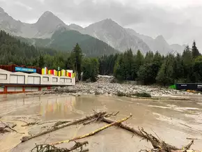 Starkregen spült Geröll und Schlamm bis zu Biathlonzentrum in Antholz