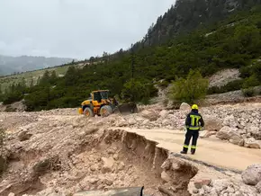Mure strömt in Südtirol auf die Straße: 150 Wanderer evakuiert