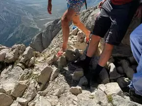 Waghalsig und verstörend: „Direttissima“ in Flip-Flops und Badehose