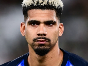 Barca leiht Araujo an Liverpool aus