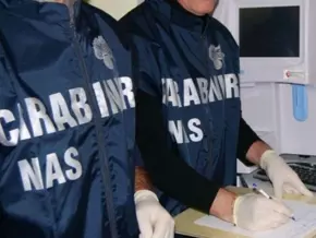 Illegales Zahnbleaching: Studio in Südtirol beschlagnahmt