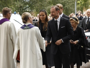 Gedenkgottesdienst mit Norwegens Königsfamilie für Harald V.