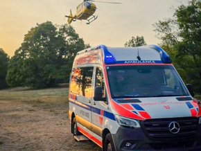Bub in Wien bei Sturz von Klettergerüst schwer verletzt