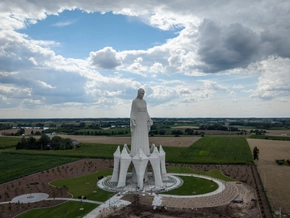 Riesige Marienstatue in Polen soll Pilger anziehen