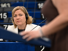 EU-Kommissarin mit Kritik an Tech-Riesen in der Ceuta-Krise