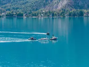 Propellermaschine in den Attersee gestürzt