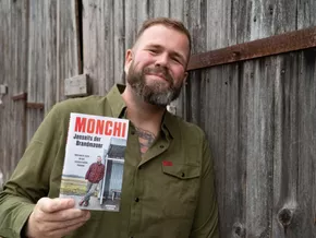 Punksänger Monchi erzählt von "Jenseits der Brandmauer"