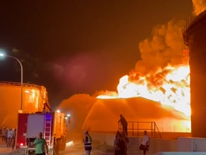 Nach Drohnenangriff: Flammeninferno in Raffinerie in Libyen