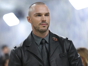 Nicholas Hoult als eitler Lockhart in Harry-Potter-Serie
