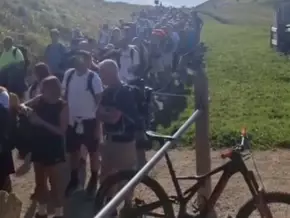 Anstehen statt Aufsteigen: Ärger über Krapfen-Hype in den Dolomiten