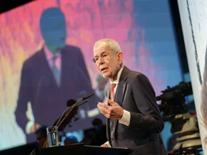 "Heast as ned": Van der Bellen liked Chopin und Goisern