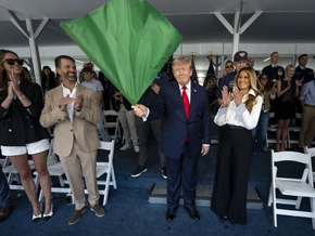 250 Jahre USA: Trump-Ehrenrunde bei Autorennen in Washington