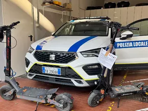 Zahlreiche Verstöße mit E-Scootern – 15-Jähriger nach Verfolgungsjagd angezeigt