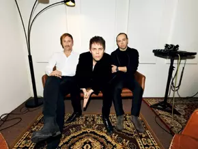 Rocktrio Zeronic nach “sanftem Ruck von außen” zurück