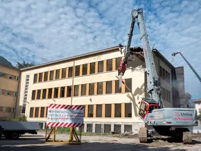 Es geht los: Abbrucharbeiten für Bibliothekenzentrum gestartet
