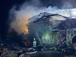 Stadelbrand in Villnöß: Ehemaliges Gasthaus in Vollbrand