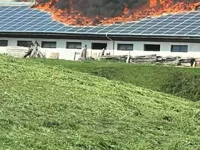 Aldein: Feuer bei Thalerhof wohl von Photovoltaikanlage ausgegangen