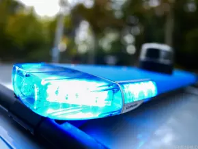 Bei Tankstellenüberfall Mitarbeiter Waffe angesetzt