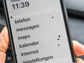 Punkte auf dem Display: Google hilft Reisekranken