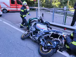 Waidbruck: Motorrad kollidiert mit Linienbus