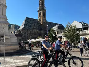 Carabinieri auf E-Bikes unterwegs