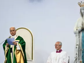 Papst feiert Messe mit 150.000 Menschen in Lourdes