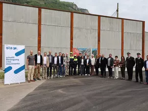 Blumau: Neue Lärmschutzwand entlang der Brennerbahn fertiggestellt