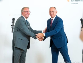 Österreich und EU-Partner erörtern Migrantenrückkehrzentren