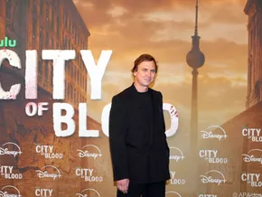 Lars Eidinger hat bisher nur zwei Serien geschaut