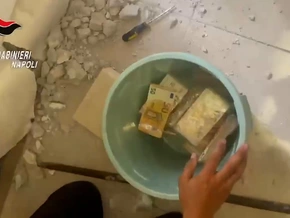 Neapel: Über drei Millionen Euro Bargeld eingemauert