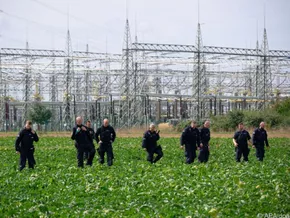 Suche nach Verdächtigem von Strom-Sabotage in Deutschland