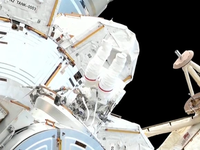 Reparatur extrem: Astronautinnen schrauben an ISS - VIDEO