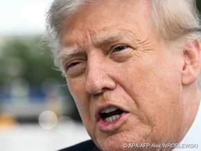 US-Gericht hebt Trumps Sperre gegen Medien vorerst auf