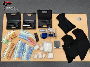 Junge Leute mit Koks versorgt: Zwei Festnahmen bei Drogenrazzia in Bozen