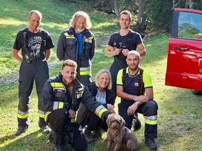 Corvara: Hund aus Weißwasserrohr gerettet